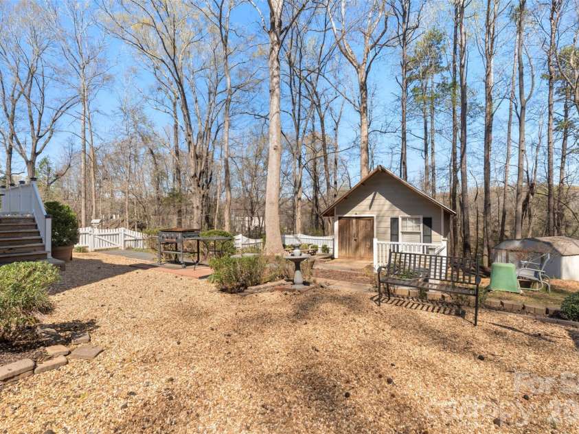 8003 Pine Oak Road, Waxhaw, NC 28173.  MLS# CAR4359335, YatesRealty ID 20383. 