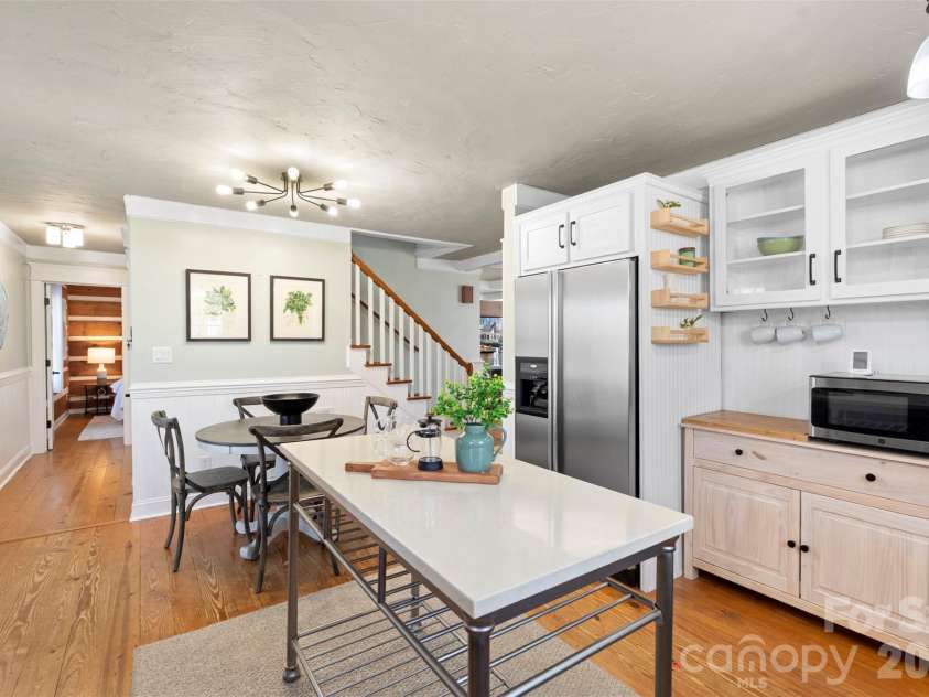 8003 Pine Oak Road, Waxhaw, NC 28173.  MLS# CAR4359335, YatesRealty ID 20383. 