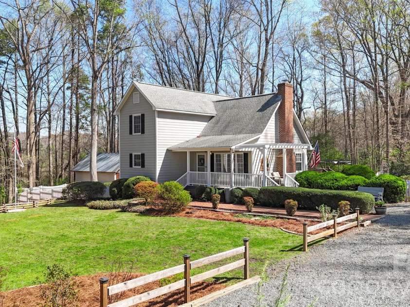 8003 Pine Oak Road, Waxhaw, NC 28173.  MLS# CAR4359335, YatesRealty ID 20383. 