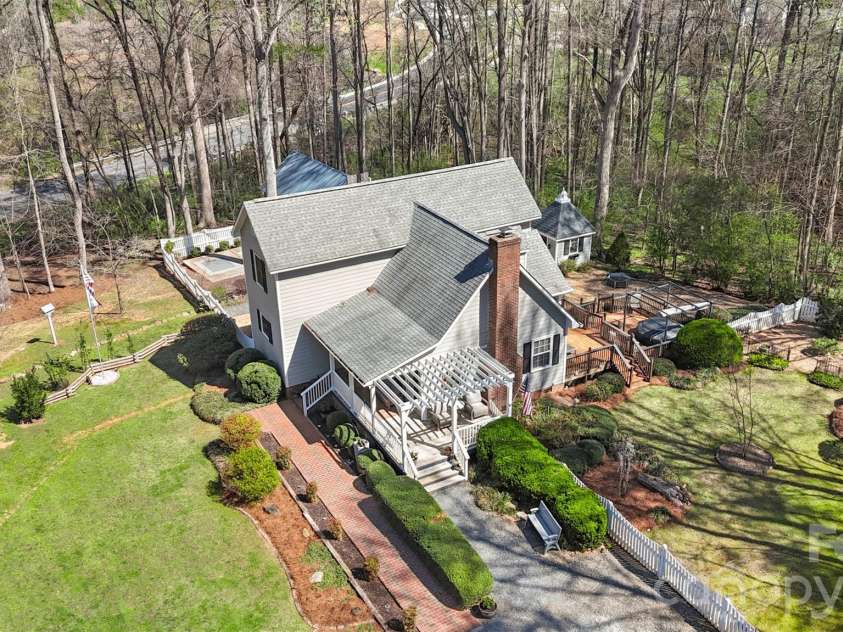 8003 Pine Oak Road, Waxhaw, NC 28173.  MLS# CAR4359335, YatesRealty ID 20383. 
