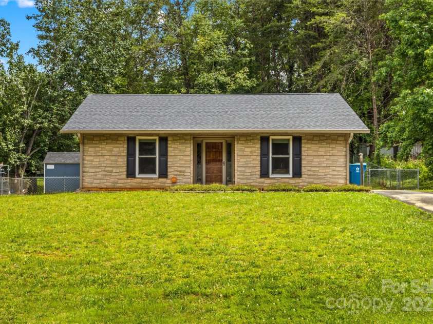 428 Mountview Drive, Mocksville, NC 27028.  MLS# CAR4271510, YatesRealty ID 20384. 