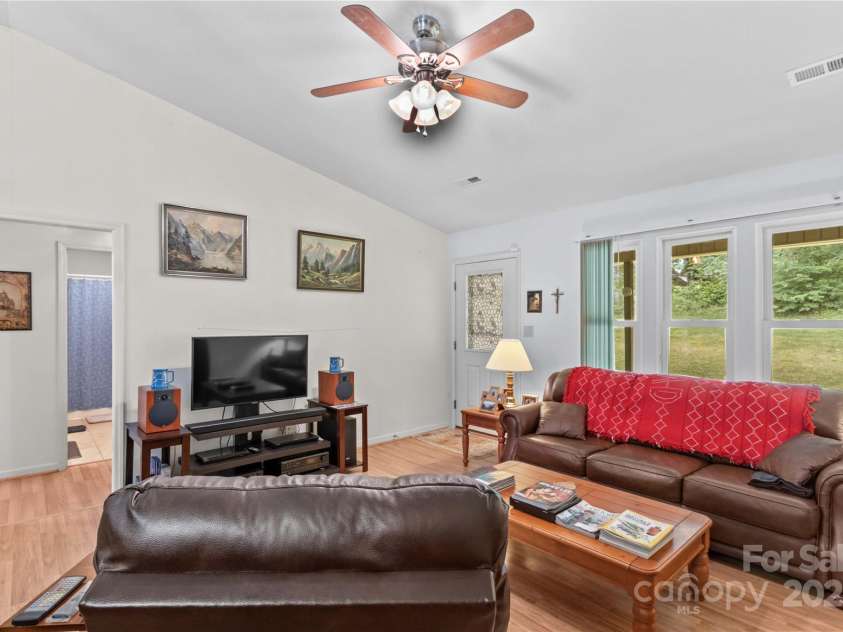 428 Mountview Drive, Mocksville, NC 27028.  MLS# CAR4271510, YatesRealty ID 20384. 