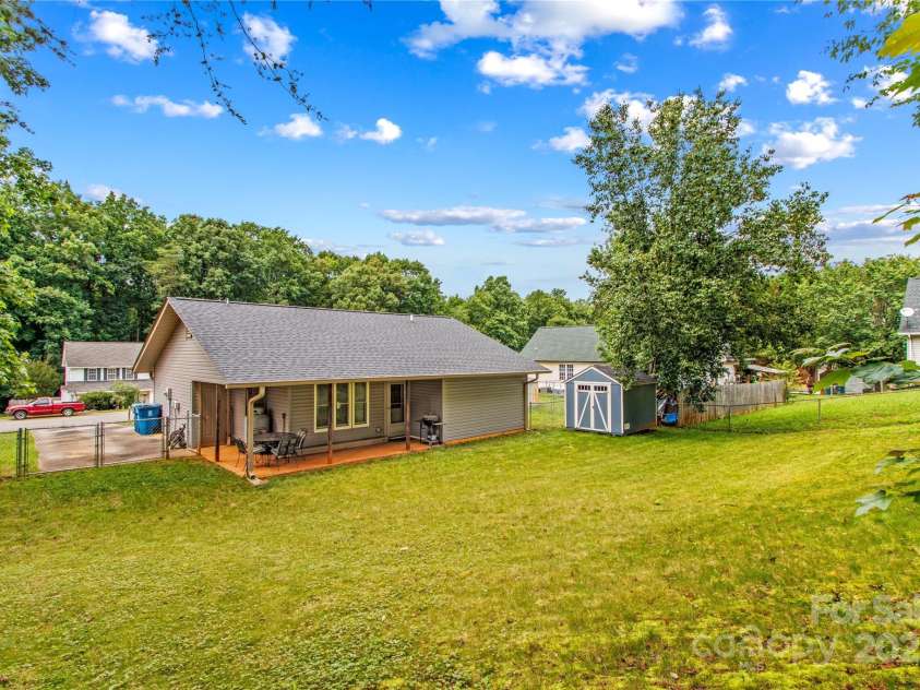 428 Mountview Drive, Mocksville, NC 27028.  MLS# CAR4271510, YatesRealty ID 20384. 