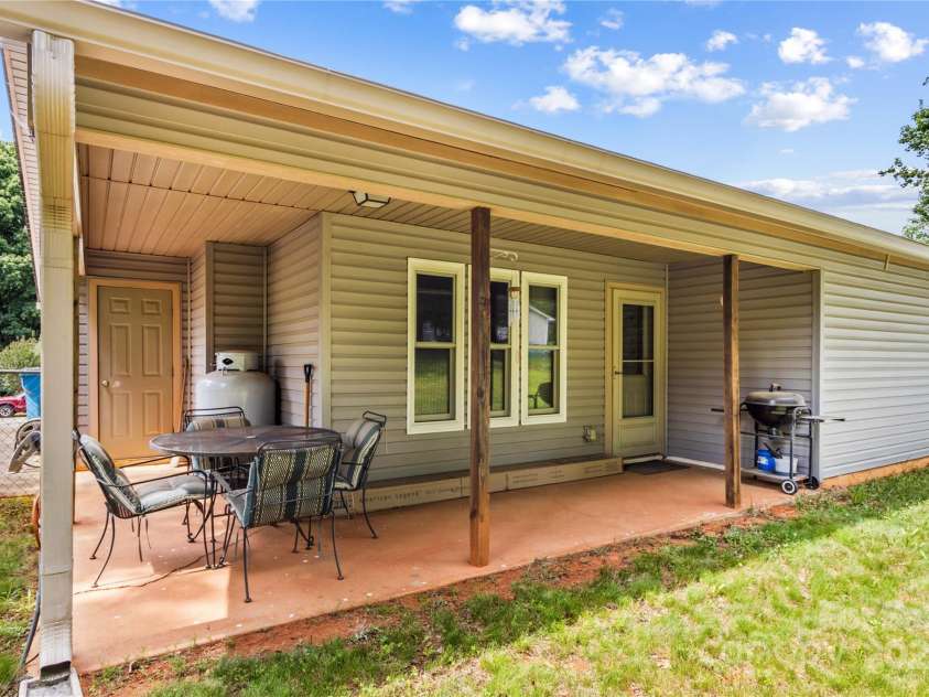 428 Mountview Drive, Mocksville, NC 27028.  MLS# CAR4271510, YatesRealty ID 20384. 