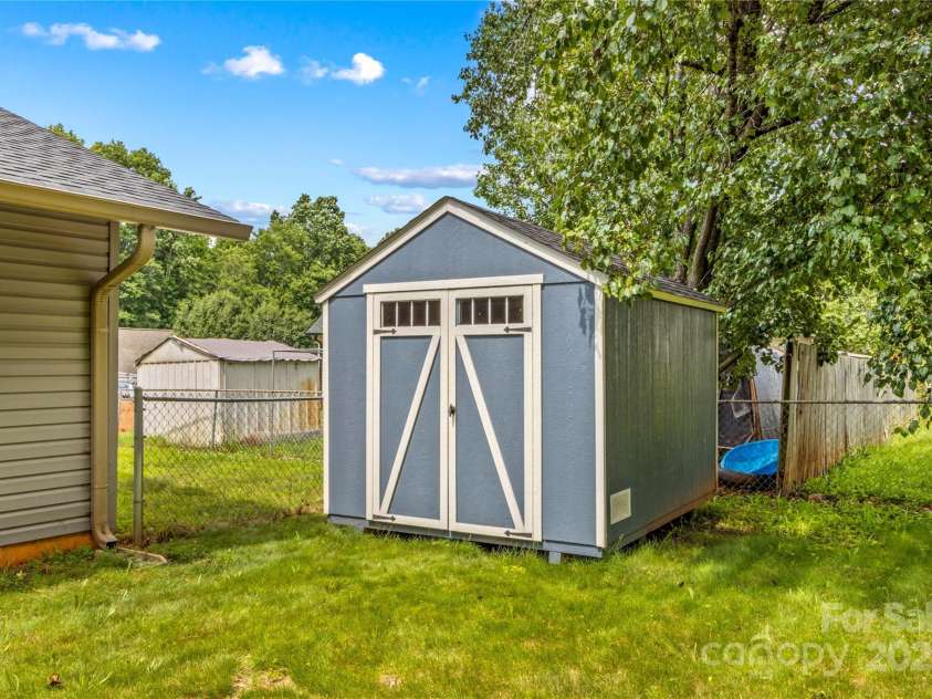 428 Mountview Drive, Mocksville, NC 27028.  MLS# CAR4271510, YatesRealty ID 20384. 