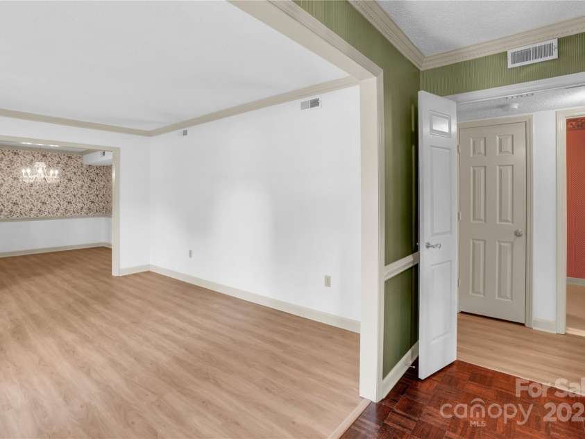 4738 Truscott Road, Charlotte, NC 28226.  MLS# CAR4257084, YatesRealty ID 20385. 
