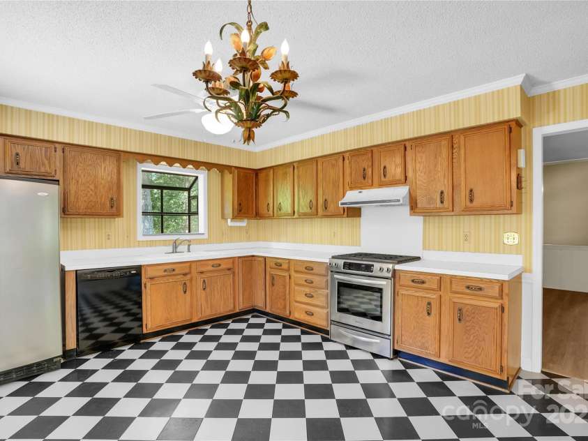 4738 Truscott Road, Charlotte, NC 28226.  MLS# CAR4257084, YatesRealty ID 20385. 