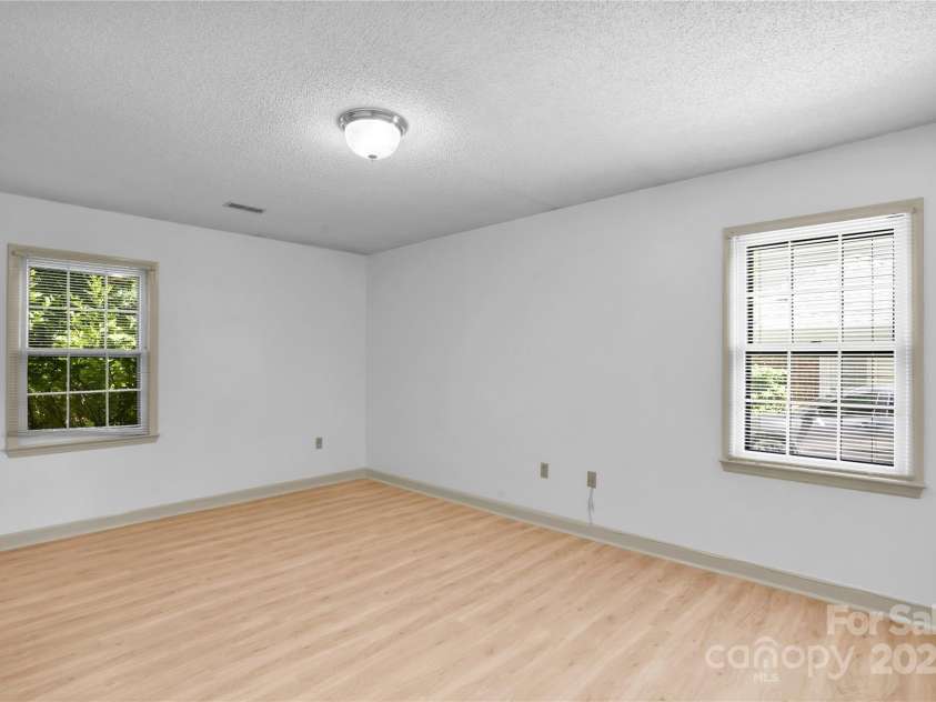 4738 Truscott Road, Charlotte, NC 28226.  MLS# CAR4257084, YatesRealty ID 20385. 