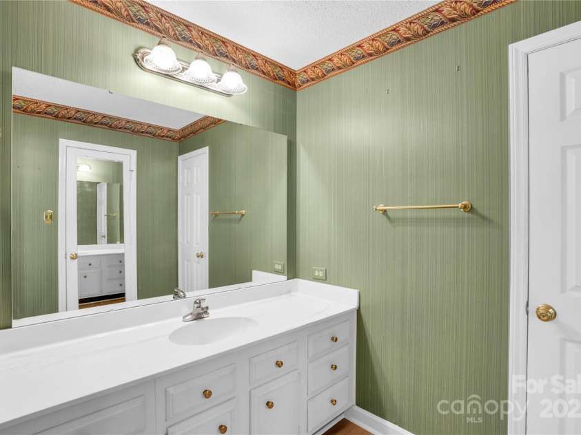 4738 Truscott Road, Charlotte, NC 28226.  MLS# CAR4257084, YatesRealty ID 20385. 