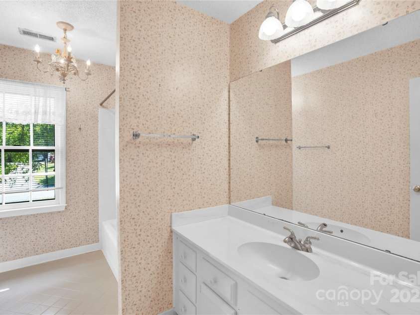 4738 Truscott Road, Charlotte, NC 28226.  MLS# CAR4257084, YatesRealty ID 20385. 