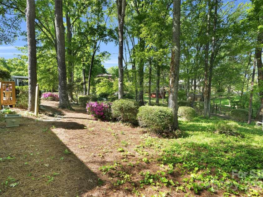 4738 Truscott Road, Charlotte, NC 28226.  MLS# CAR4257084, YatesRealty ID 20385. 