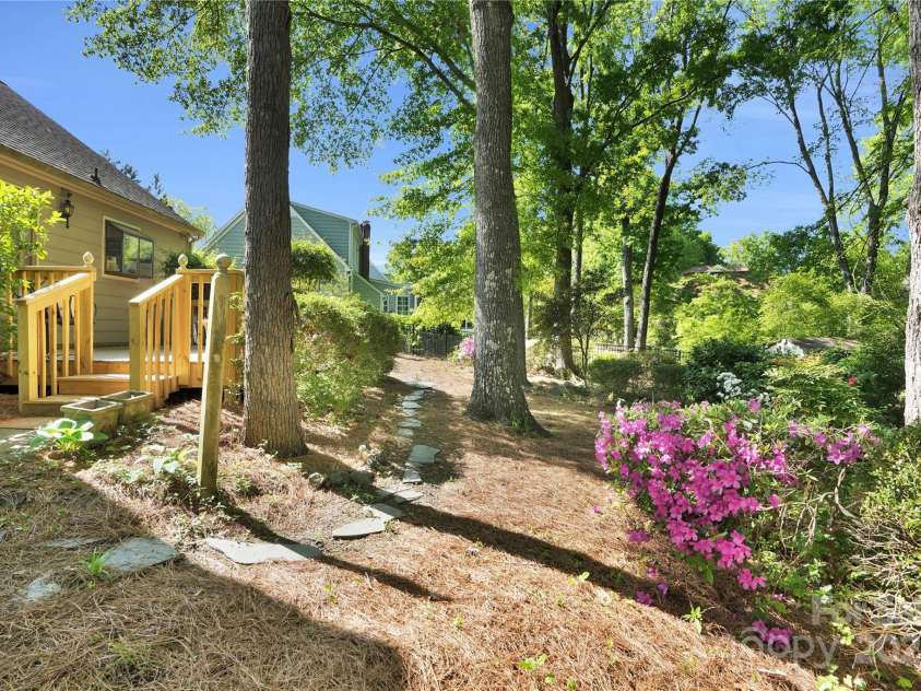 4738 Truscott Road, Charlotte, NC 28226.  MLS# CAR4257084, YatesRealty ID 20385. 