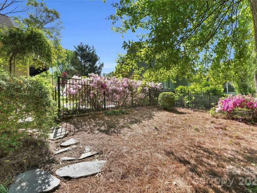 4738 Truscott Road, Charlotte, NC 28226.  MLS# CAR4257084, YatesRealty ID 20385. 