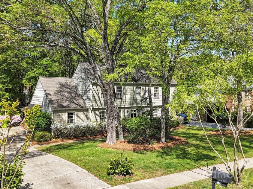 4738 Truscott Road, Charlotte, NC 28226.  MLS# CAR4257084, YatesRealty ID 20385. 