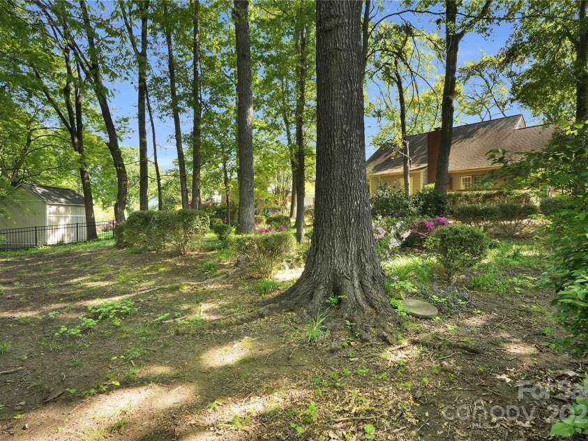 4738 Truscott Road, Charlotte, NC 28226.  MLS# CAR4257084, YatesRealty ID 20385. 