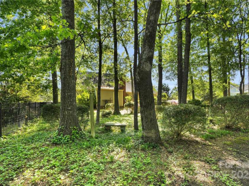 4738 Truscott Road, Charlotte, NC 28226.  MLS# CAR4257084, YatesRealty ID 20385. 