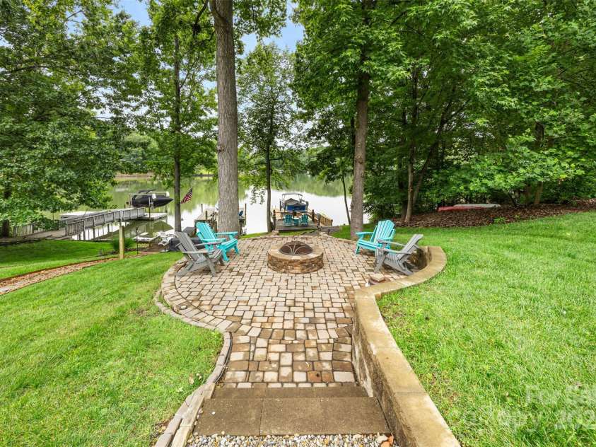 10452 Quiet Bay Court, Charlotte, NC 28278.  MLS# CAR4255338, YatesRealty ID 20386. 