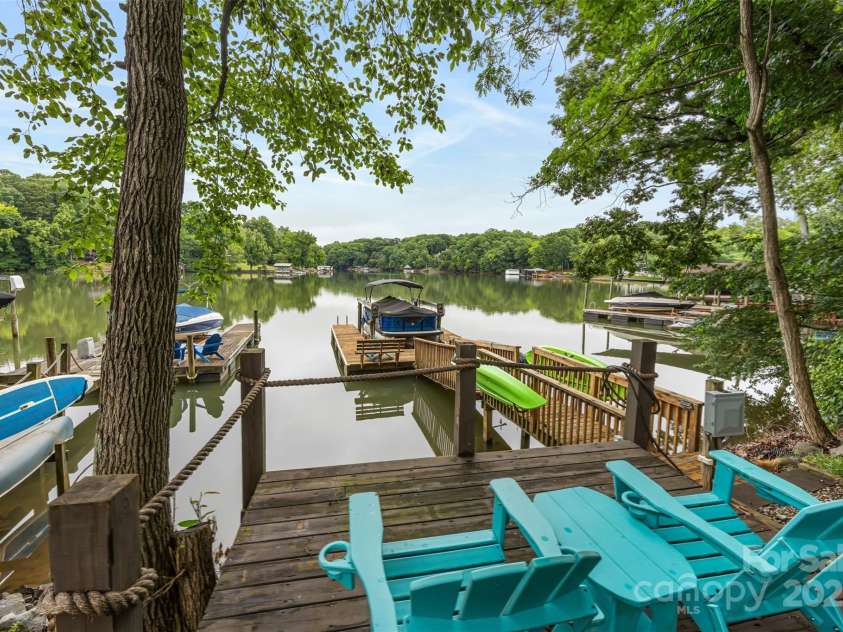 10452 Quiet Bay Court, Charlotte, NC 28278.  MLS# CAR4255338, YatesRealty ID 20386. 