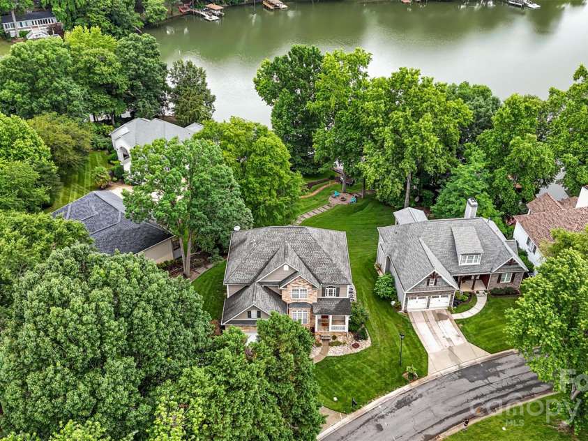 10452 Quiet Bay Court, Charlotte, NC 28278.  MLS# CAR4255338, YatesRealty ID 20386. 