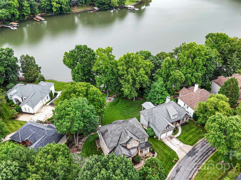 10452 Quiet Bay Court, Charlotte, NC 28278.  MLS# CAR4255338, YatesRealty ID 20386. 