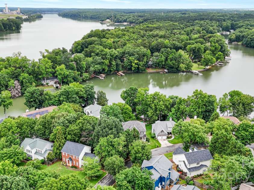 10452 Quiet Bay Court, Charlotte, NC 28278.  MLS# CAR4255338, YatesRealty ID 20386. 