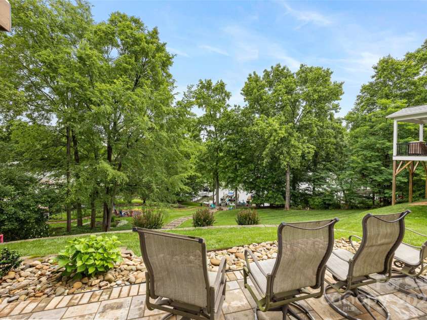 10452 Quiet Bay Court, Charlotte, NC 28278.  MLS# CAR4255338, YatesRealty ID 20386. 
