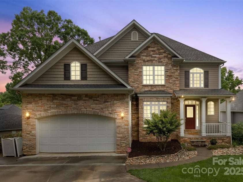 10452 Quiet Bay Court, Charlotte, NC 28278.  MLS# CAR4255338, YatesRealty ID 20386. 