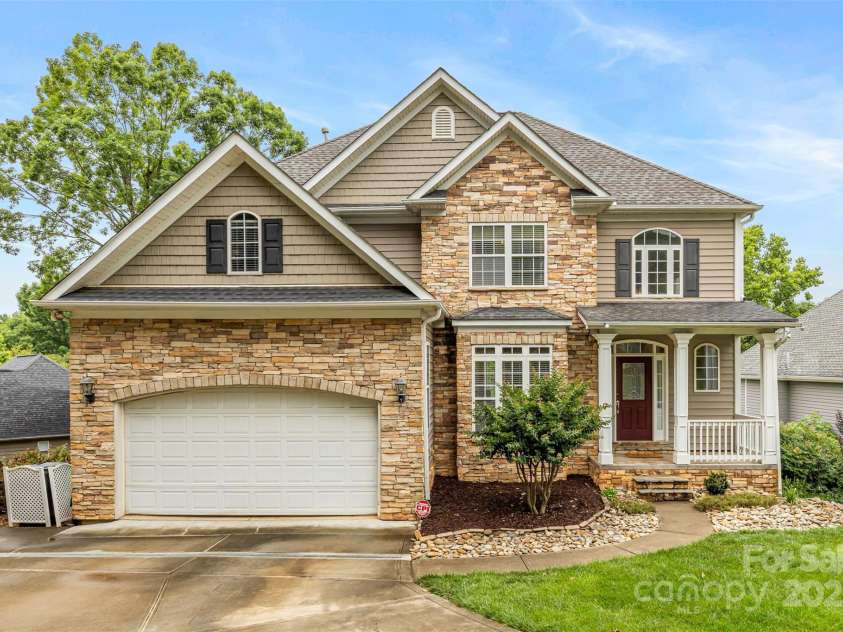 10452 Quiet Bay Court, Charlotte, NC 28278.  MLS# CAR4255338, YatesRealty ID 20386. 