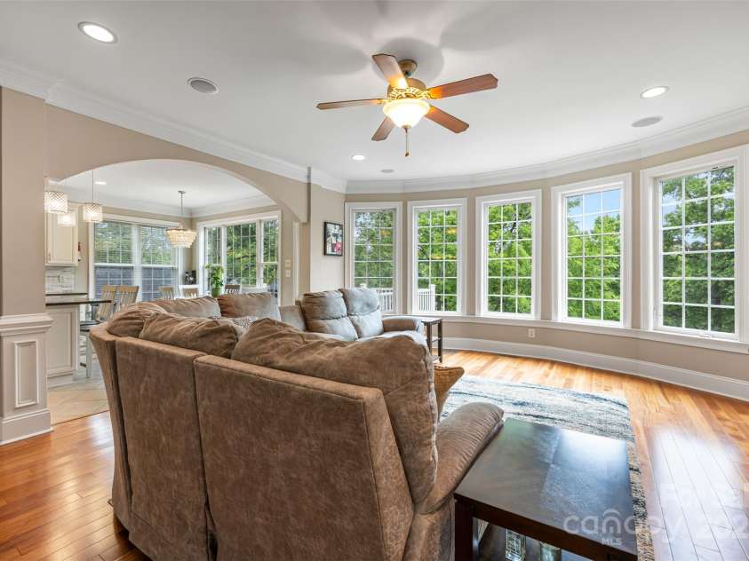 10452 Quiet Bay Court, Charlotte, NC 28278.  MLS# CAR4255338, YatesRealty ID 20386. 