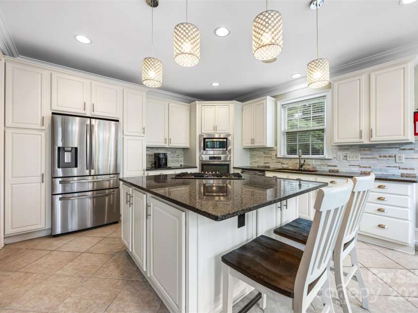 10452 Quiet Bay Court, Charlotte, NC 28278.  MLS# CAR4255338, YatesRealty ID 20386. 