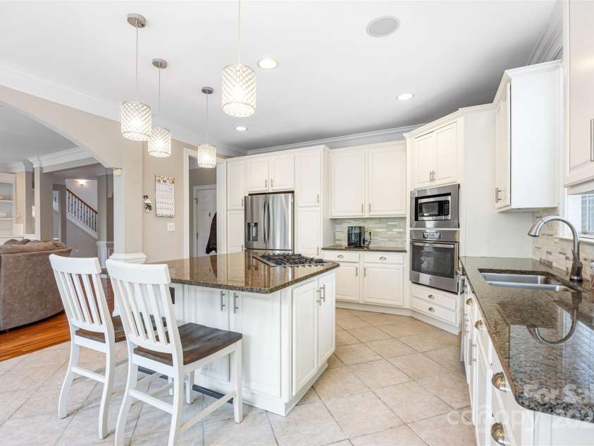 10452 Quiet Bay Court, Charlotte, NC 28278.  MLS# CAR4255338, YatesRealty ID 20386. 