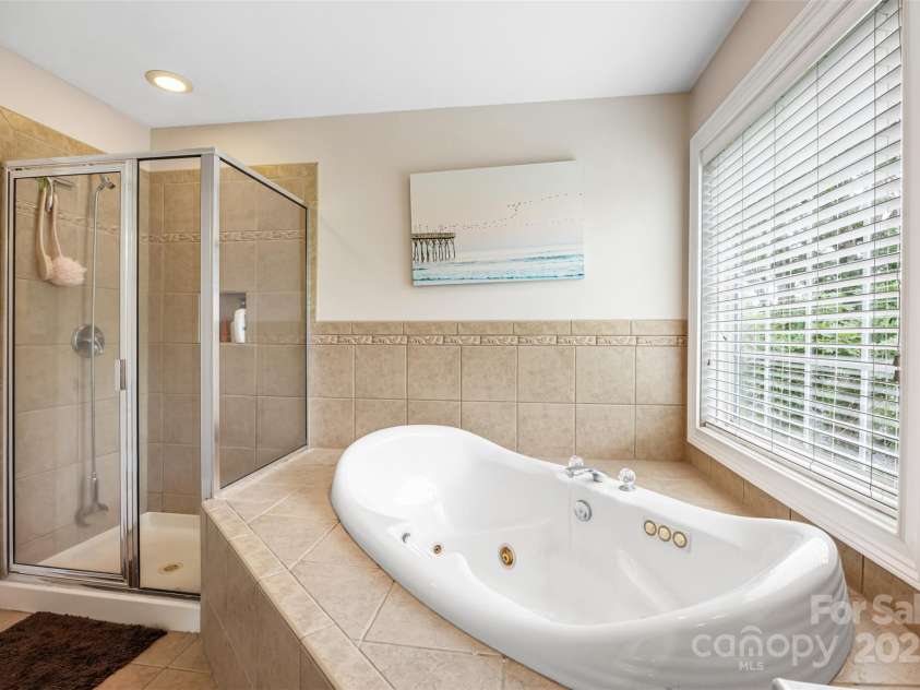 10452 Quiet Bay Court, Charlotte, NC 28278.  MLS# CAR4255338, YatesRealty ID 20386. 