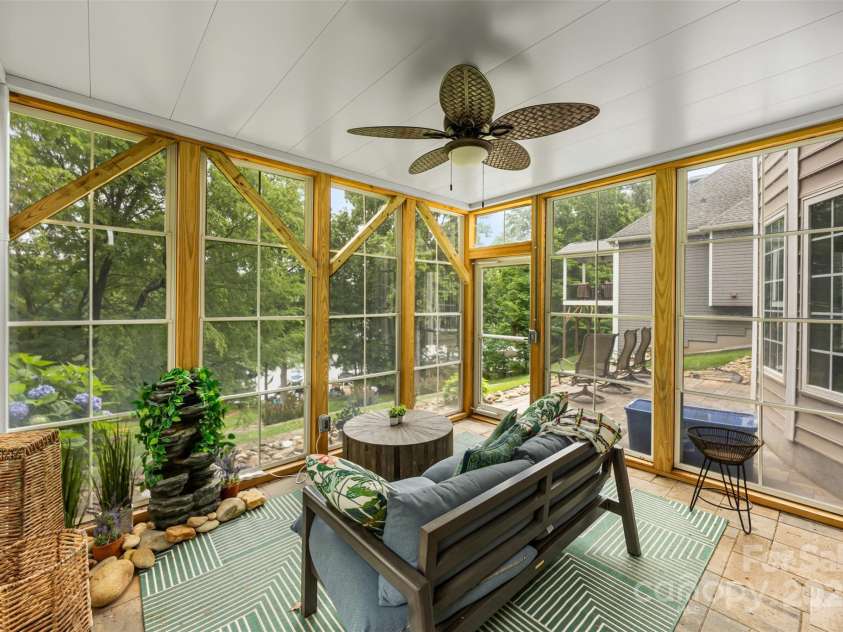 10452 Quiet Bay Court, Charlotte, NC 28278.  MLS# CAR4255338, YatesRealty ID 20386. 