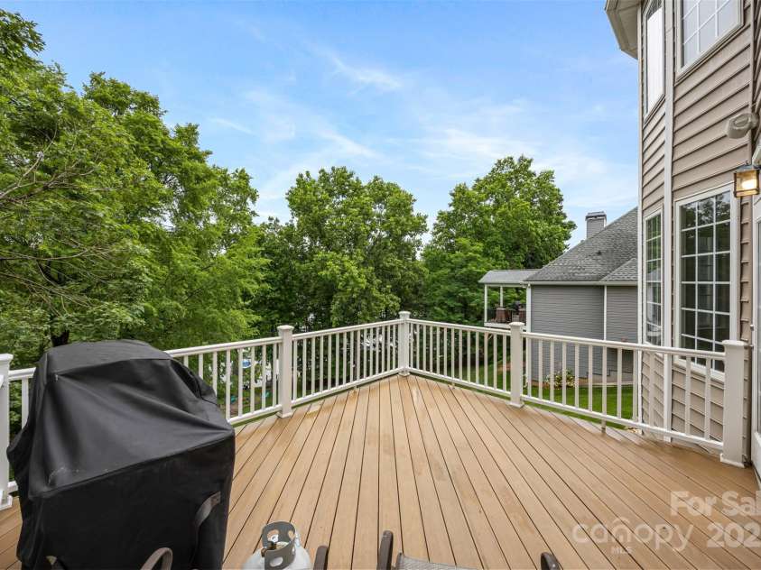 10452 Quiet Bay Court, Charlotte, NC 28278.  MLS# CAR4255338, YatesRealty ID 20386. 