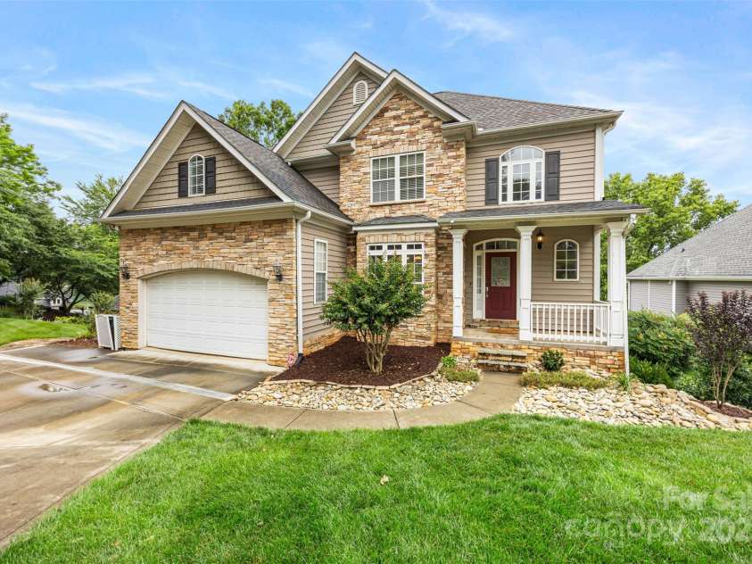 10452 Quiet Bay Court, Charlotte, NC 28278.  MLS# CAR4255338, YatesRealty ID 20386. 