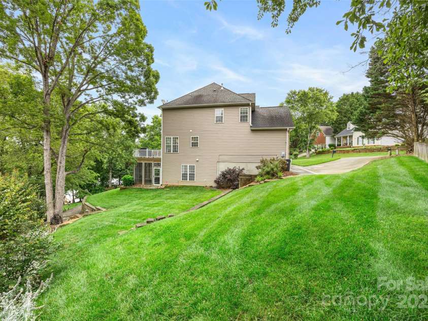 10452 Quiet Bay Court, Charlotte, NC 28278.  MLS# CAR4255338, YatesRealty ID 20386. 
