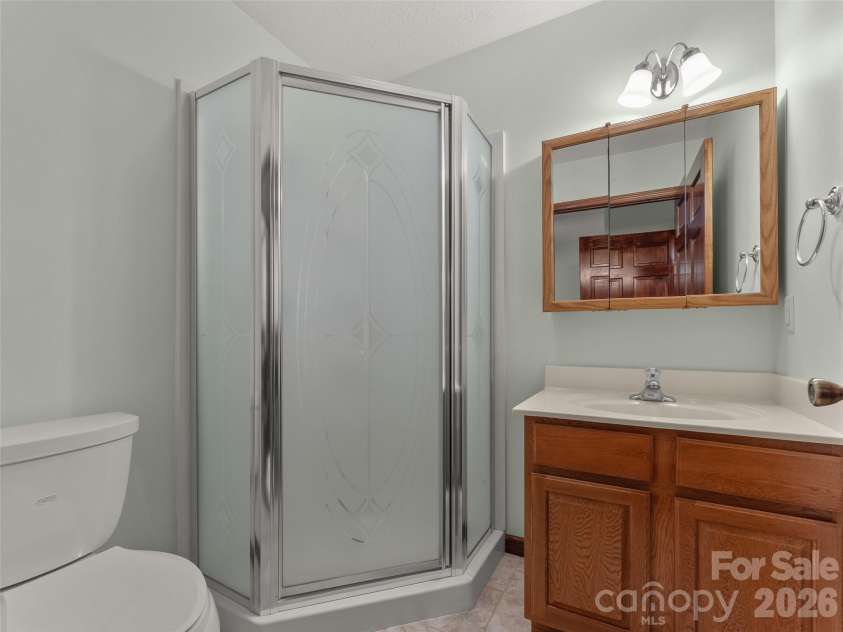 476 Jackson Loop Road, Flat Rock, NC 28731.  MLS# CAR4363362, YatesRealty ID 20386. Bathroom