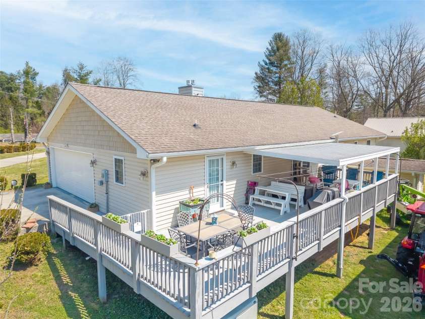 476 Jackson Loop Road, Flat Rock, NC 28731.  MLS# CAR4363362, YatesRealty ID 20386. Deck