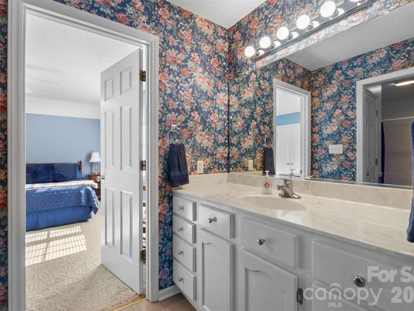 168 Game Trail, Thomasville, NC 27360.  MLS# CAR4321746, YatesRealty ID 20387. 