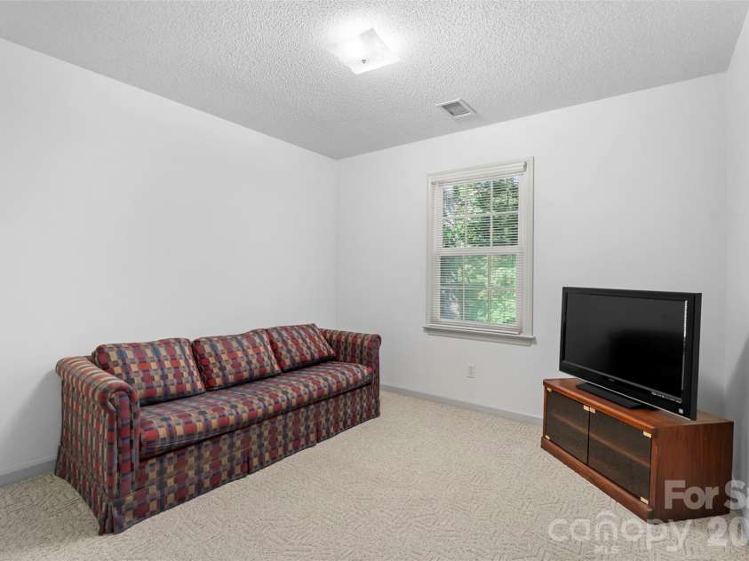 168 Game Trail, Thomasville, NC 27360.  MLS# CAR4321746, YatesRealty ID 20387. 