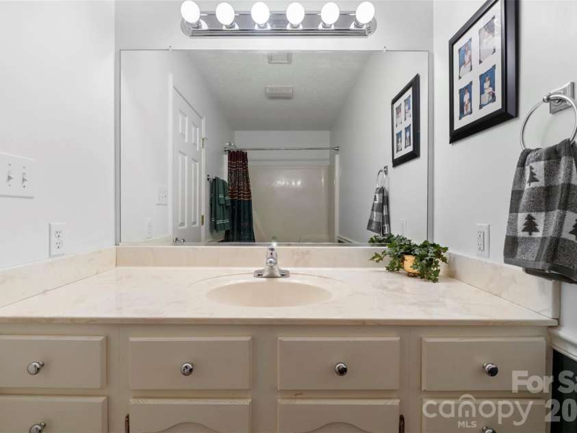 168 Game Trail, Thomasville, NC 27360.  MLS# CAR4321746, YatesRealty ID 20387. 