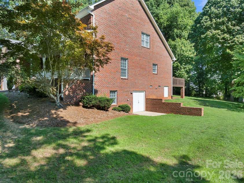 168 Game Trail, Thomasville, NC 27360.  MLS# CAR4321746, YatesRealty ID 20387. 