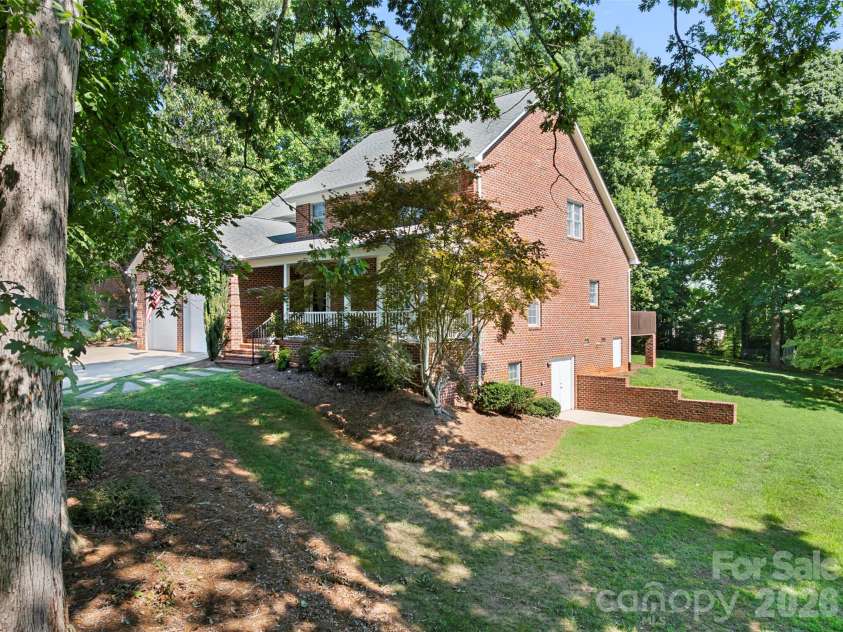 168 Game Trail, Thomasville, NC 27360.  MLS# CAR4321746, YatesRealty ID 20387. 