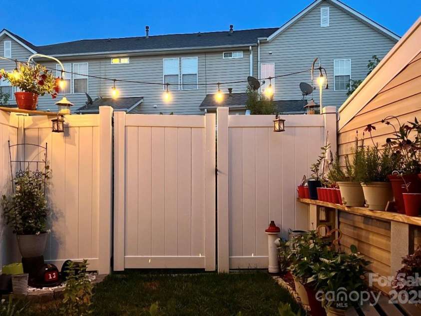 222 Ross Moore Avenue, Charlotte, NC 28205.  MLS# CAR4272382, YatesRealty ID 20387. 