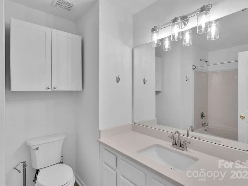 222 Ross Moore Avenue, Charlotte, NC 28205.  MLS# CAR4272382, YatesRealty ID 20387. Primary bath