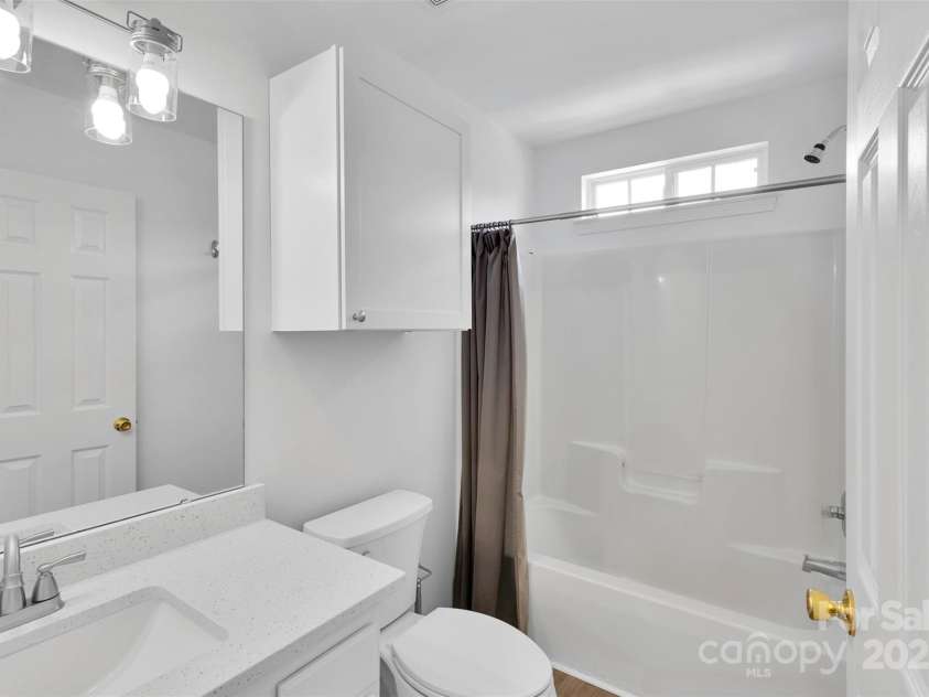 222 Ross Moore Avenue, Charlotte, NC 28205.  MLS# CAR4272382, YatesRealty ID 20387. Secondary bath