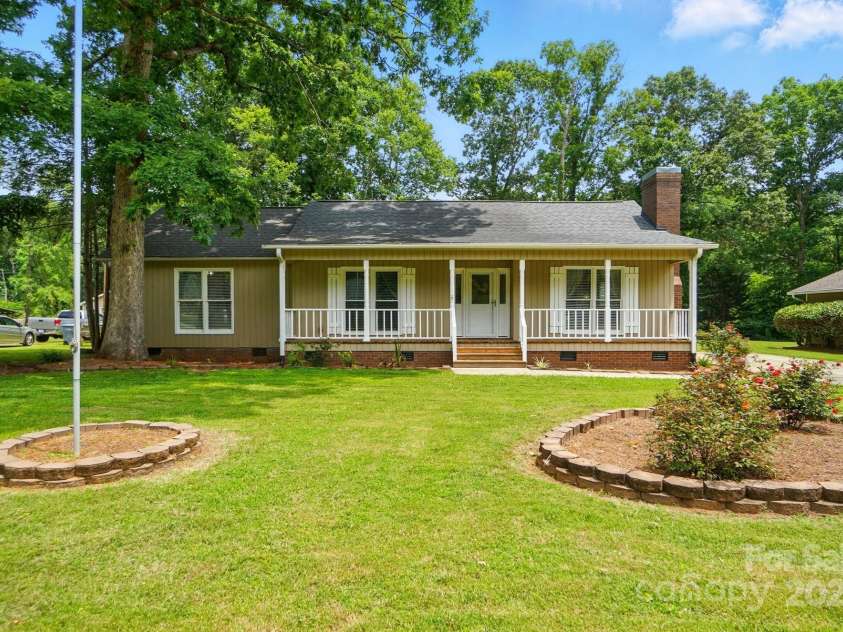 336 Oakwood Drive, Mount Holly, NC 28120.  MLS# CAR4267933, YatesRealty ID 20388. 