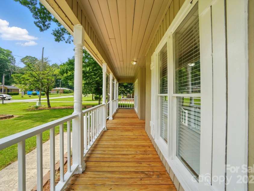 336 Oakwood Drive, Mount Holly, NC 28120.  MLS# CAR4267933, YatesRealty ID 20388. 