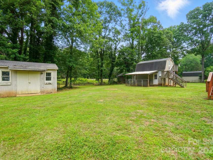 336 Oakwood Drive, Mount Holly, NC 28120.  MLS# CAR4267933, YatesRealty ID 20388. 