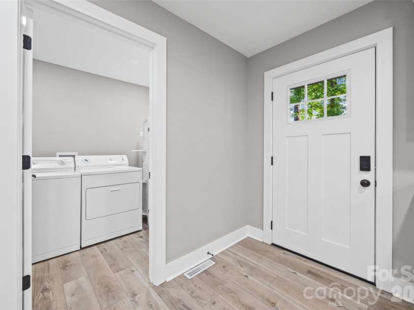 5950 Lake Wylie Road, Clover, SC 29710.  MLS# CAR4376783, YatesRealty ID 20388. 